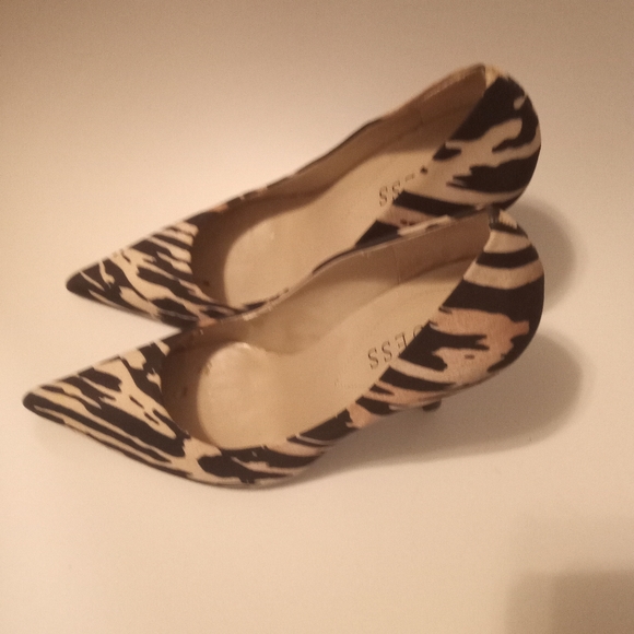Women's zebra print heels size 7 - Picture 2 of 8